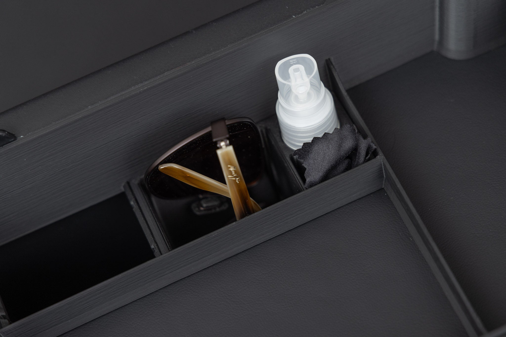 Sunglass Sleeve+ w/ Lens Care Kit (82mm)